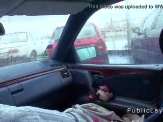 Μαλλιαρό μουνί ρωσικό κάτι σπουδαίο fucks σε ο αμάξι σε δημόσιο