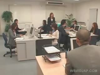 Jepang divinity gets roped to her kantor chair and fucked